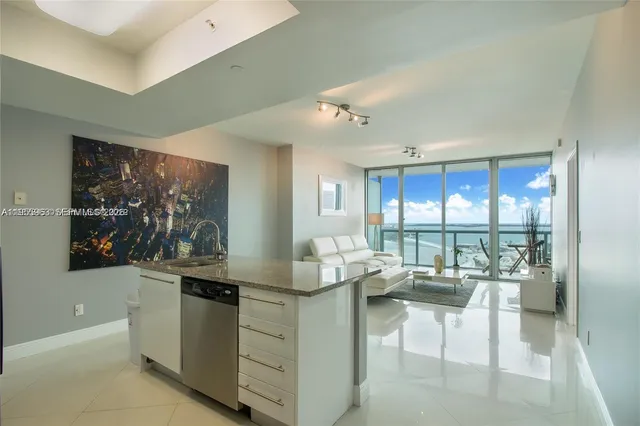$3,600 | 888 Biscayne Boulevard, Unit 2006, Miami, FL 33132