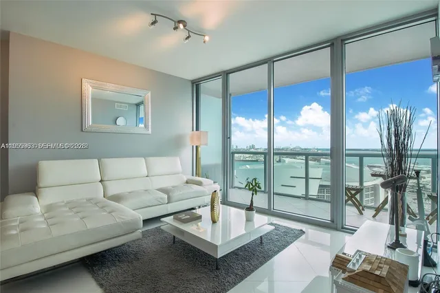 $3,600 | 888 Biscayne Boulevard, Unit 2006, Miami, FL 33132