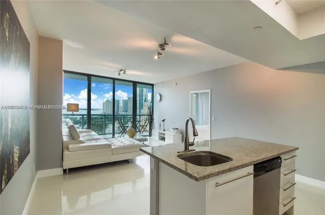 $3,600 | 888 Biscayne Boulevard, Unit 2006, Miami, FL 33132