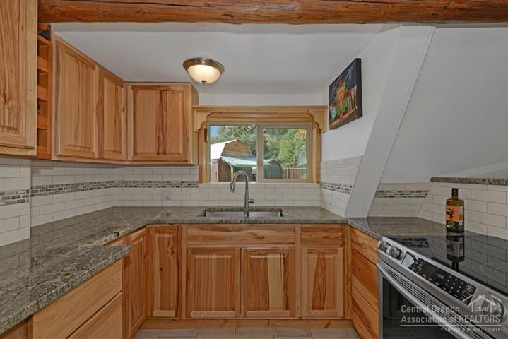 19161 Shoshone Road Bend, OR 97702 - Photo 9 of 25 solid wood cabinets