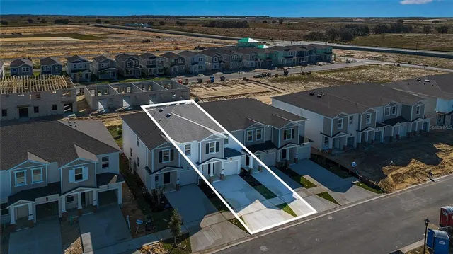 a picture of a bench in front of a mirror