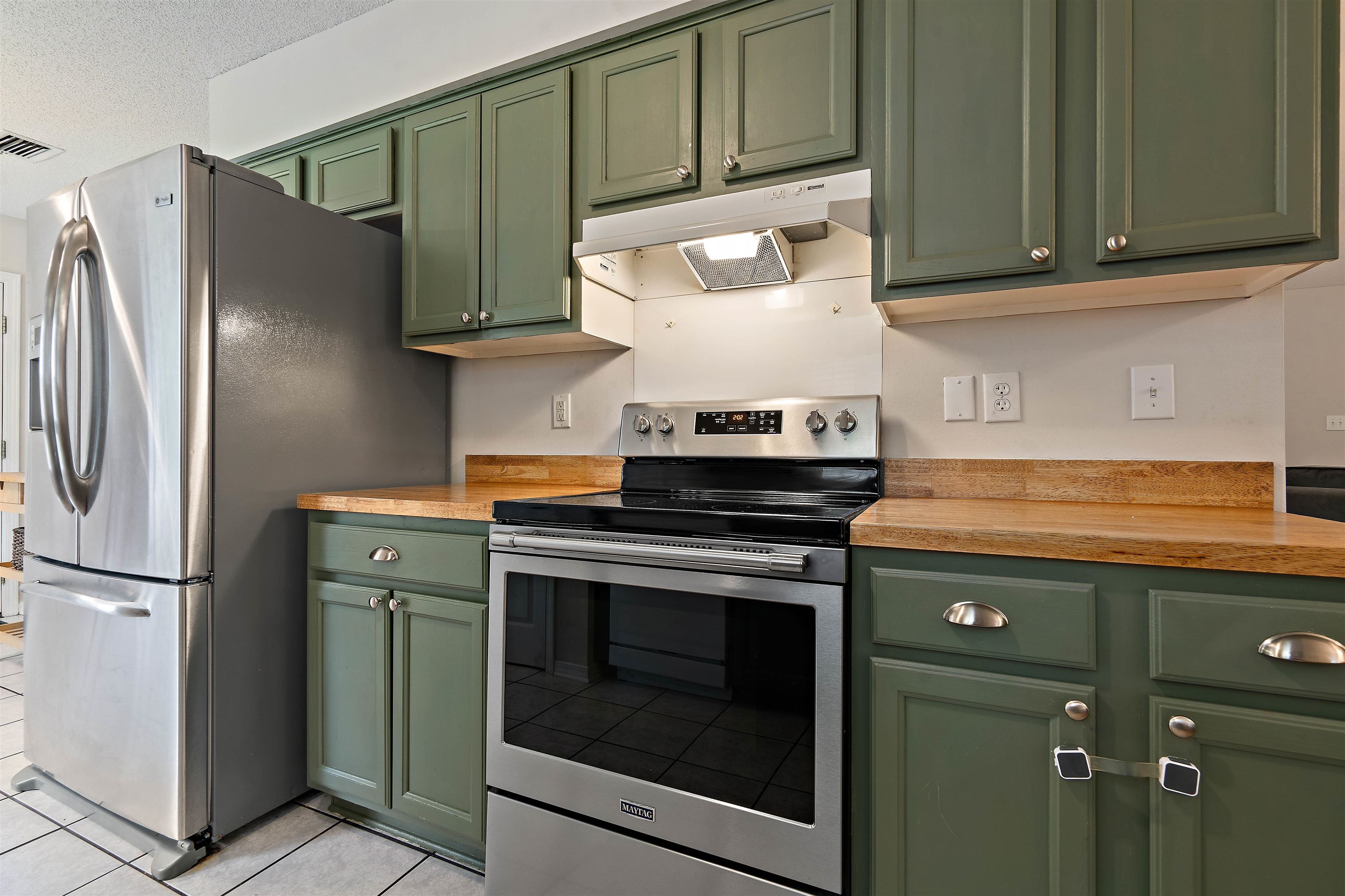 164 Robbins Boulevard Daphne, AL 36526 - Photo 10 of 28 Kitchen