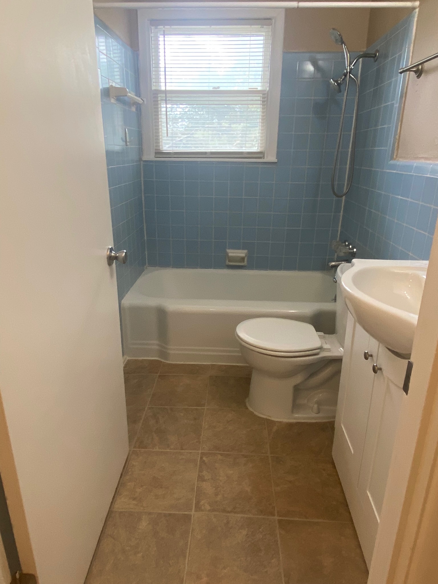 1818 South 39th Street Temple, TX 76504 - Photo 12 of 15 a bathroom with a sink a toilet and a bathtub