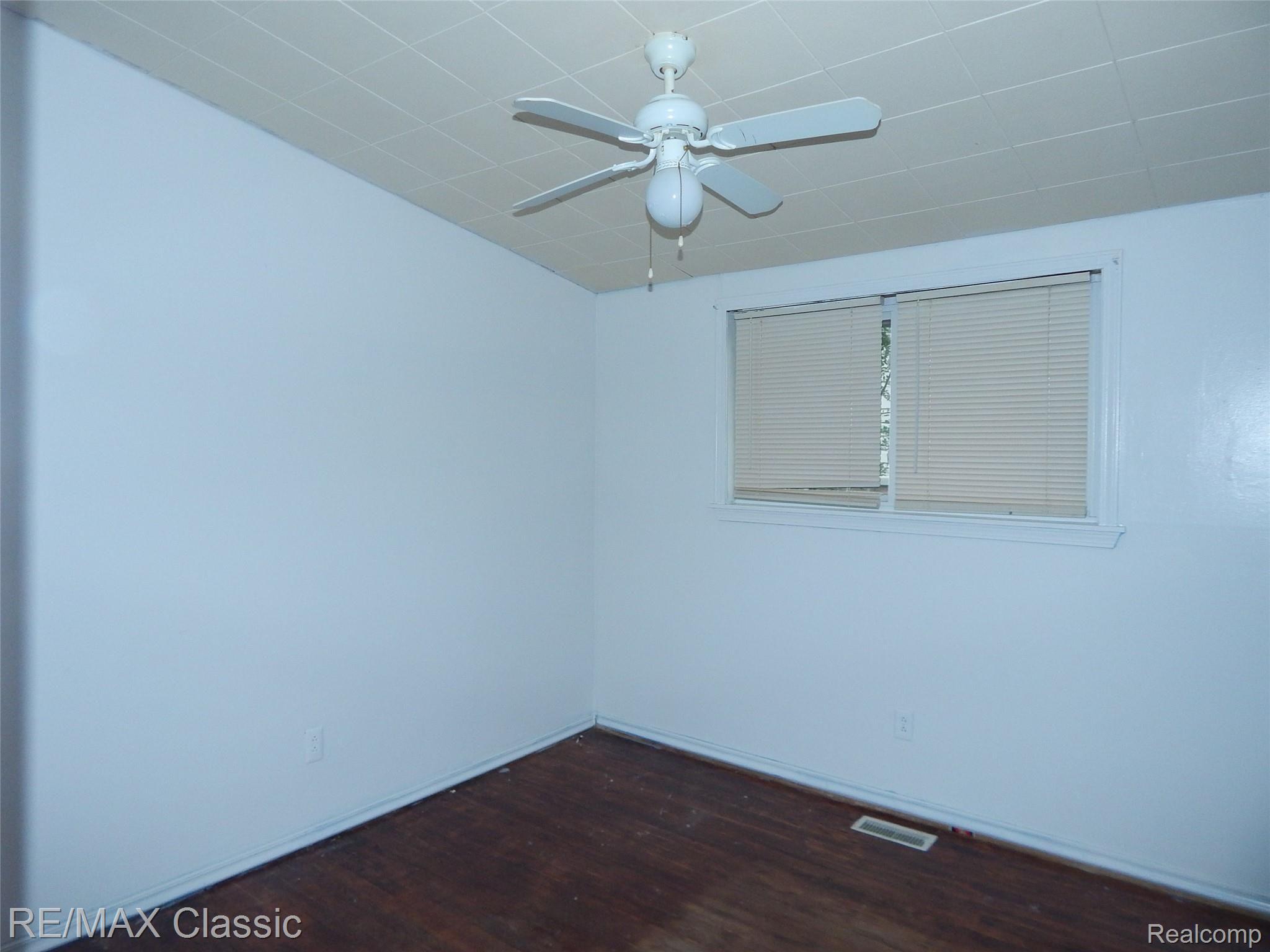 227 Henry Ruff Road Garden City, MI 48135 - Photo 17 of 19 DSCN5336.JPG