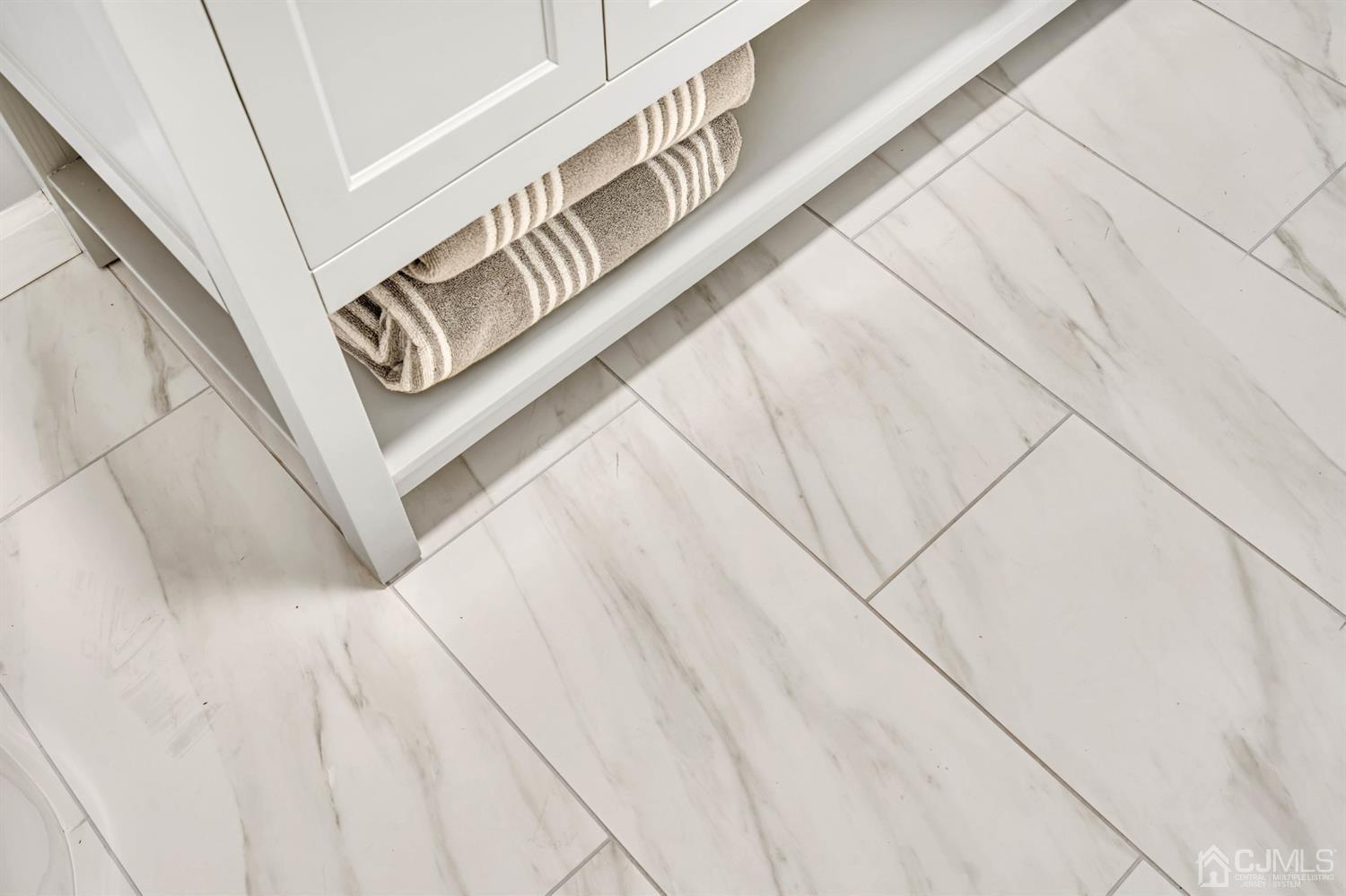 45 Harmon Road Edison, NJ 08837 - Photo 29 of 44 a view of staircase