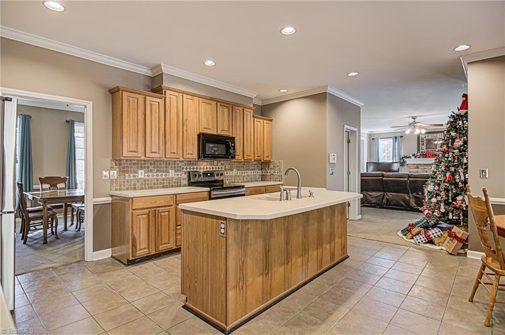 338 Sapphire Valley Drive Winston-Salem, NC 27107 - Photo 16 of 50