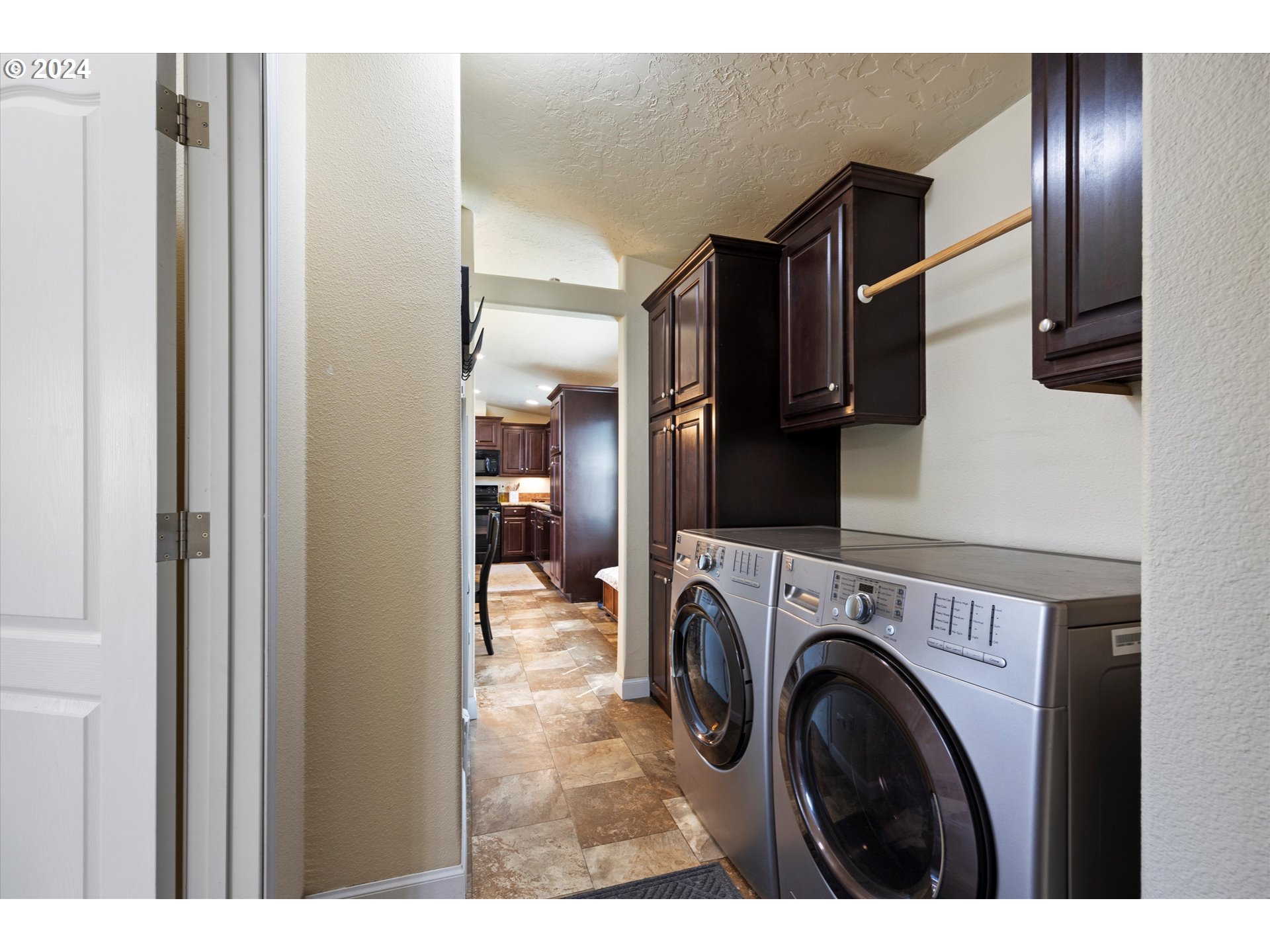 3076 Southwest River View Drive Pendleton, OR 97801 - Photo 22 of 37 a view of kitchen and washer and dryer