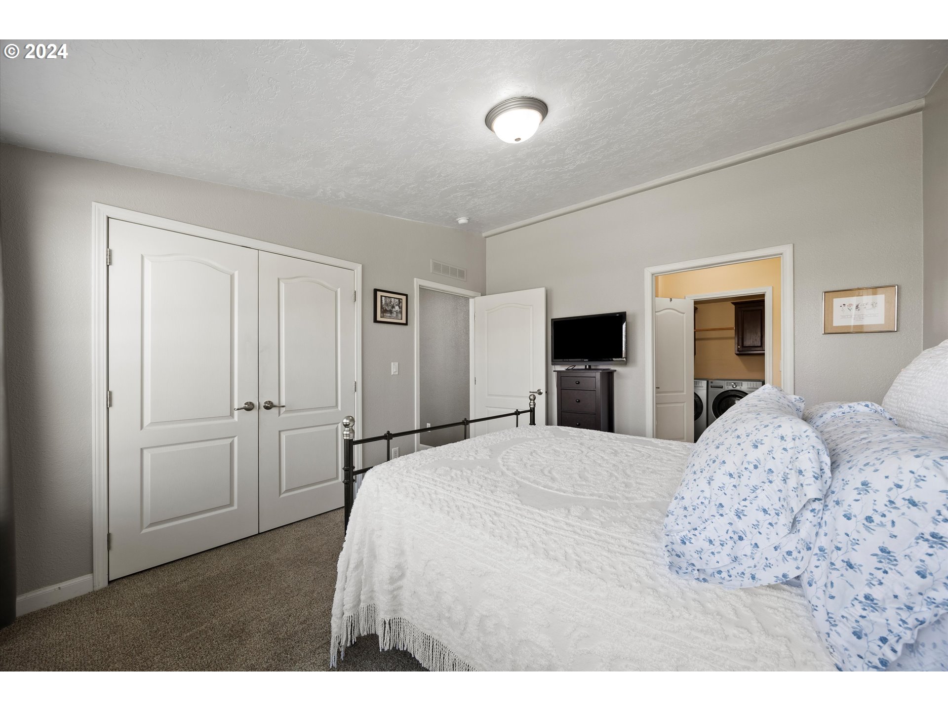 3076 Southwest River View Drive Pendleton, OR 97801 - Photo 32 of 37 a bedroom with a bed and a flat screen tv