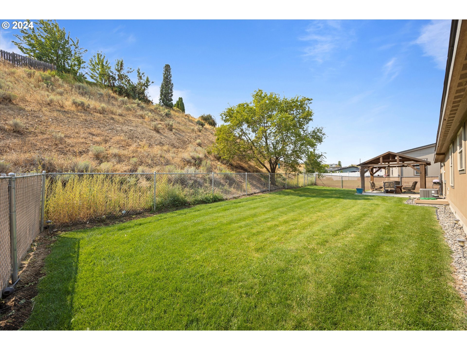 3076 Southwest River View Drive Pendleton, OR 97801 - Photo 37 of 37 a view of a yard with a tree