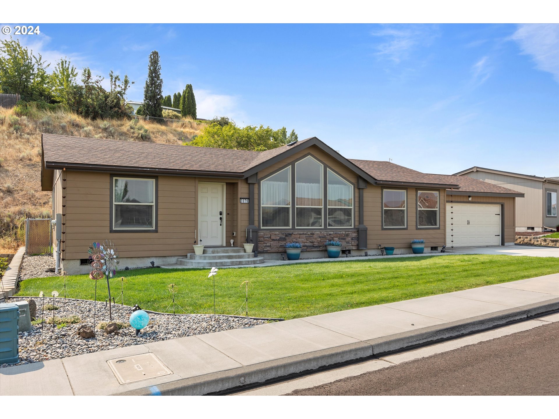 3076 Southwest River View Drive Pendleton, OR 97801 - Photo 6 of 37 a view of a house with a swimming pool and a yard