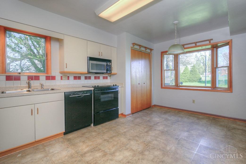Eat In Kitchen