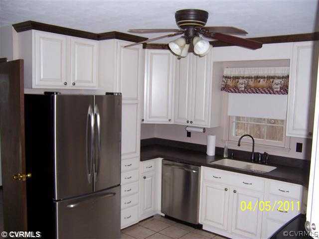 172 Lewis Level Road Tappahannock, VA 22560 - Photo 3 of 10 Kitchen