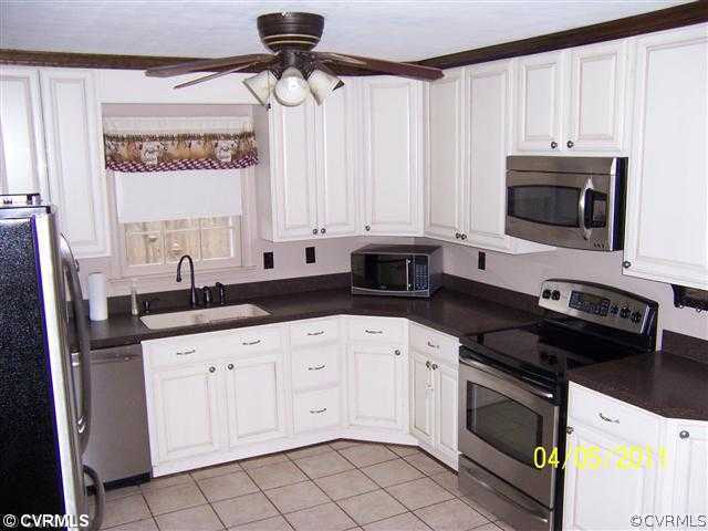 172 Lewis Level Road Tappahannock, VA 22560 - Photo 4 of 10 Kitchen