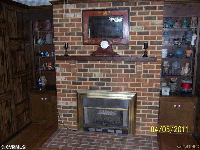 172 Lewis Level Road Tappahannock, VA 22560 - Photo 7 of 10 Den/Family/Great Room