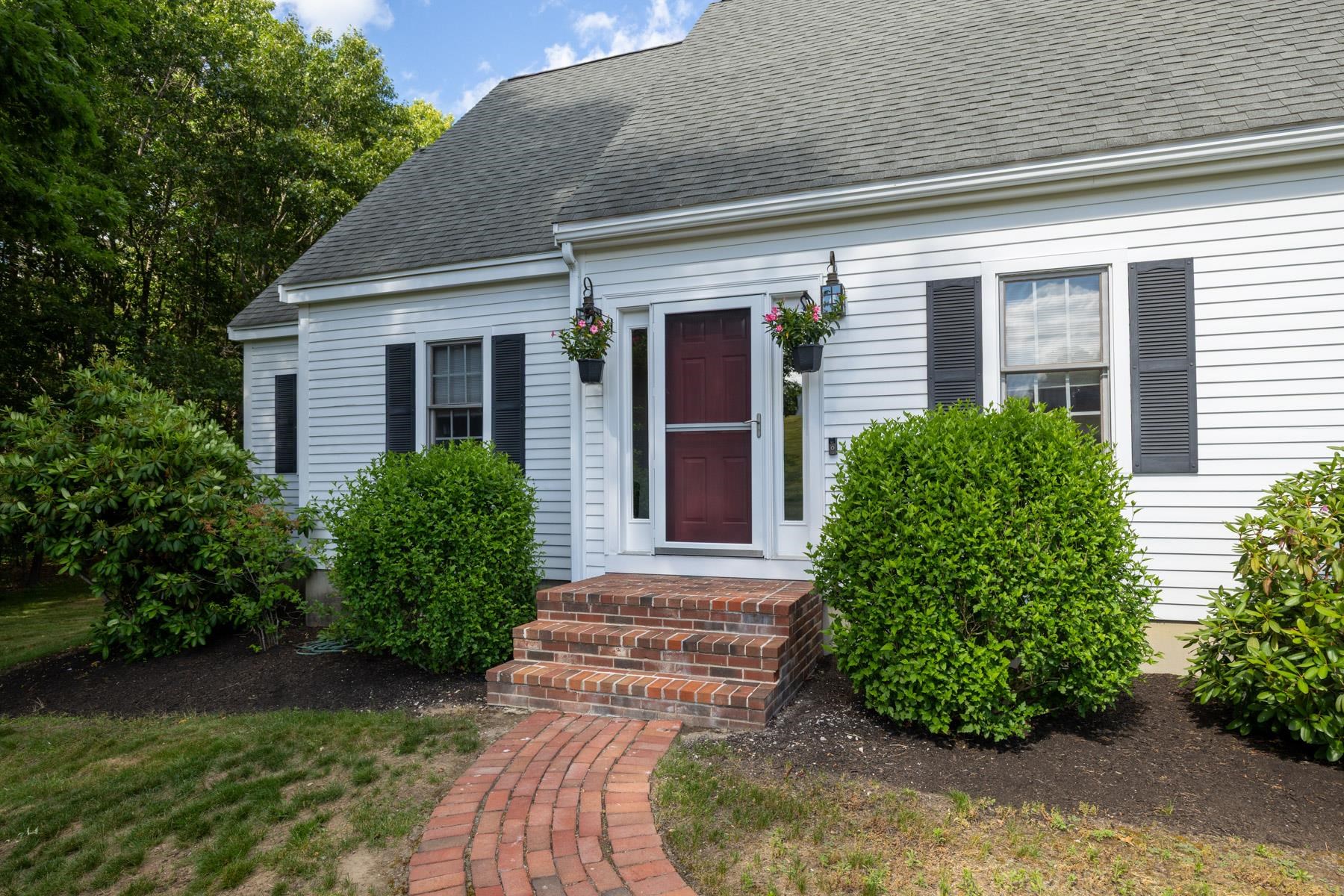 7 Bartlett Road Stratham, NH 03885 - Photo 3 of 47