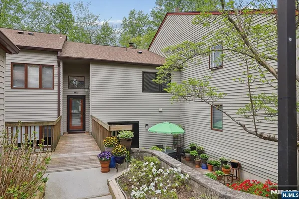 $650,000 | 240 Mountainview Drive, Mahwah, NJ 07430