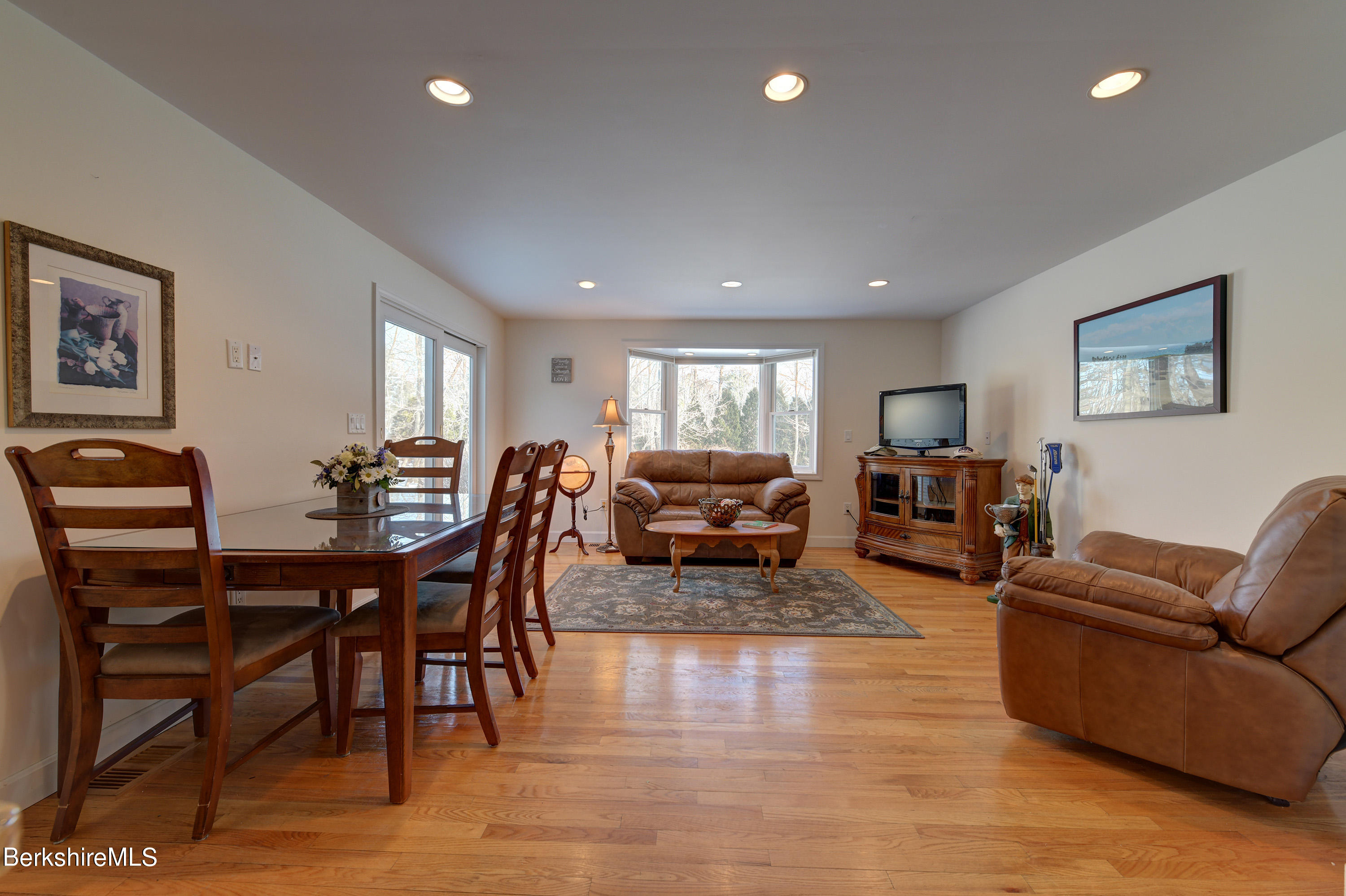 55 Roberta Road Pittsfield, MA 01201 - Photo 12 of 43 Breakfast Nook Family Room Combo