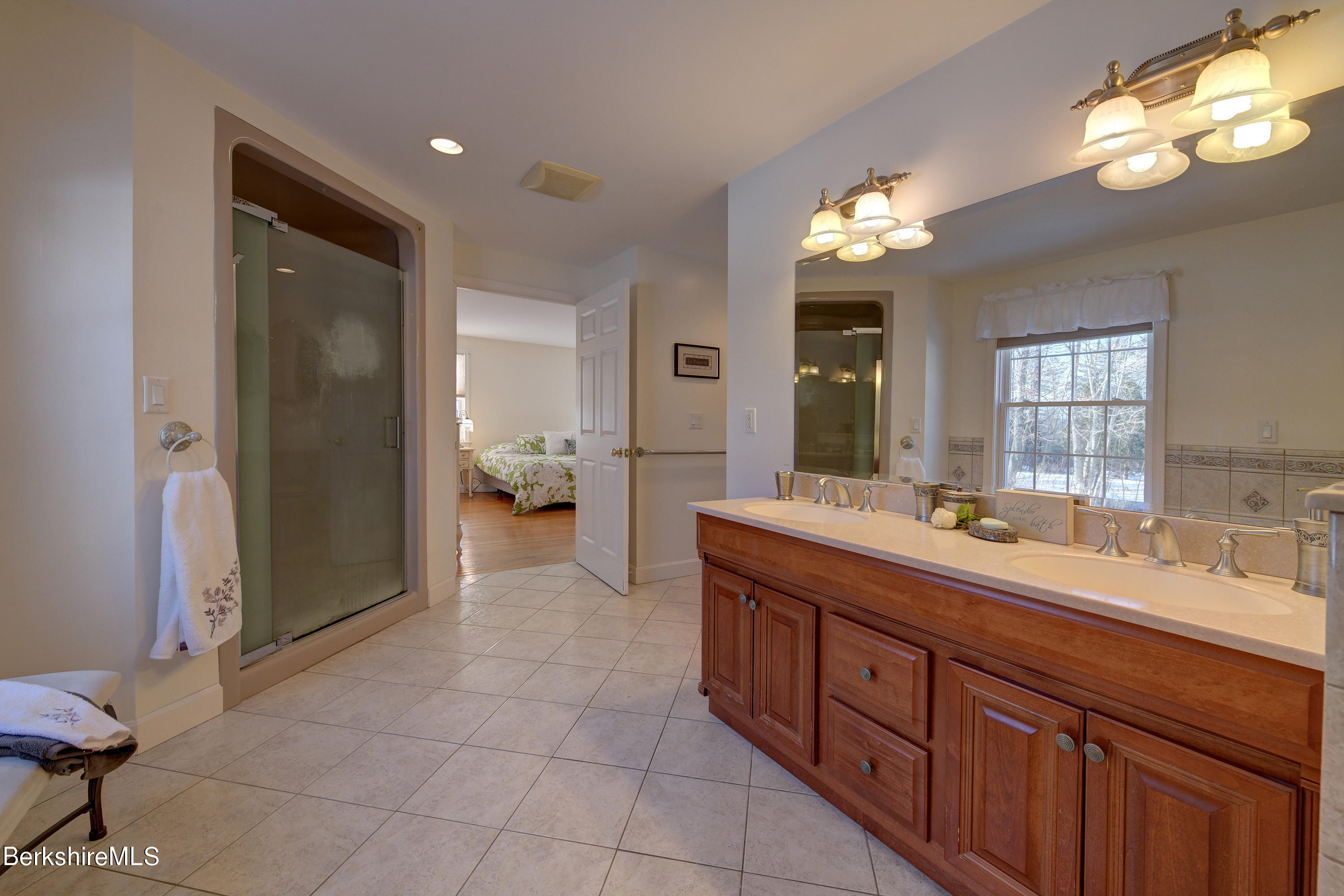 55 Roberta Road Pittsfield, MA 01201 - Photo 23 of 43 Glorious Suite