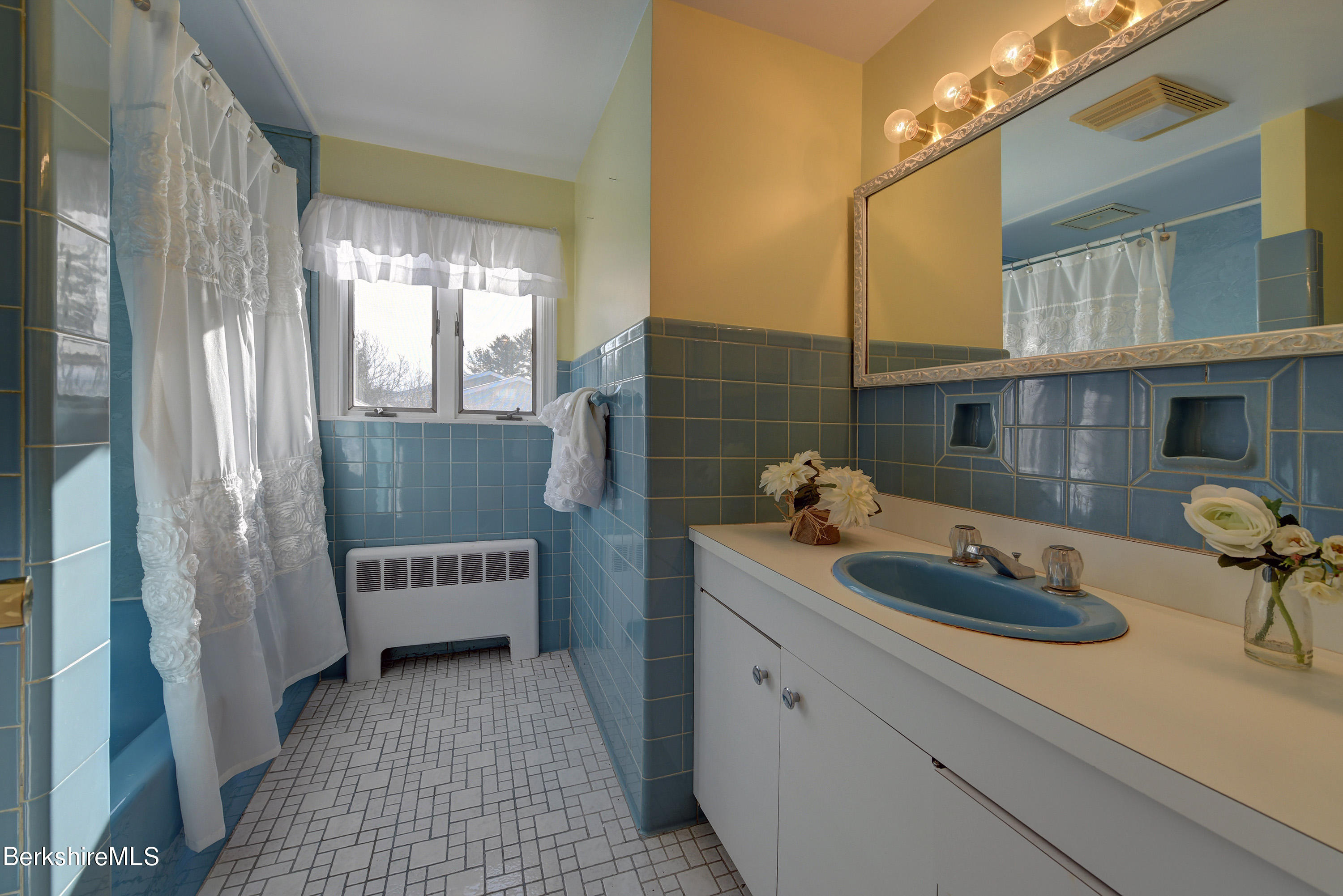 55 Roberta Road Pittsfield, MA 01201 - Photo 32 of 43 Upstairs Full Bath