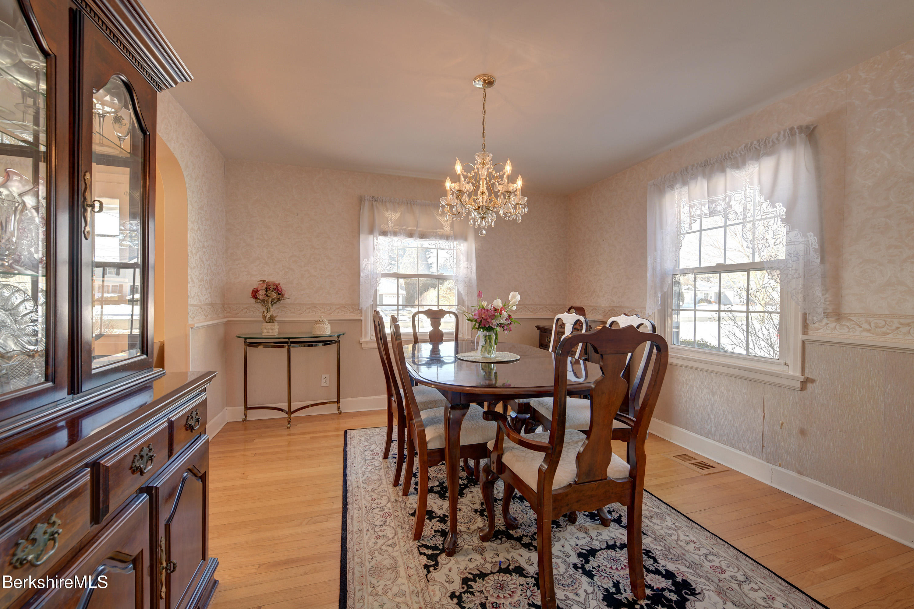 55 Roberta Road Pittsfield, MA 01201 - Photo 9 of 43 Class & Style