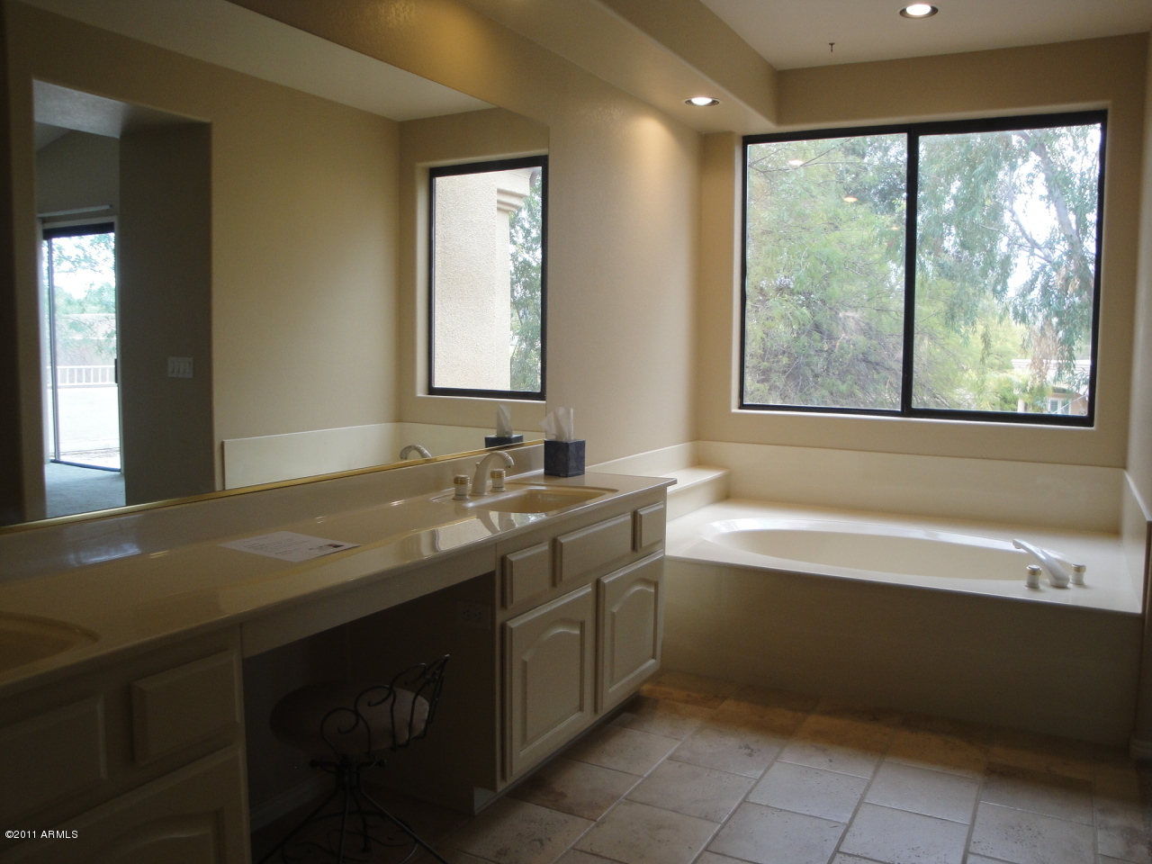 7525 East Gainey Ranch Road, Unit 111 Scottsdale, AZ 85258 - Photo 33 of 38 Full Master Bath w Sep Tub/shower