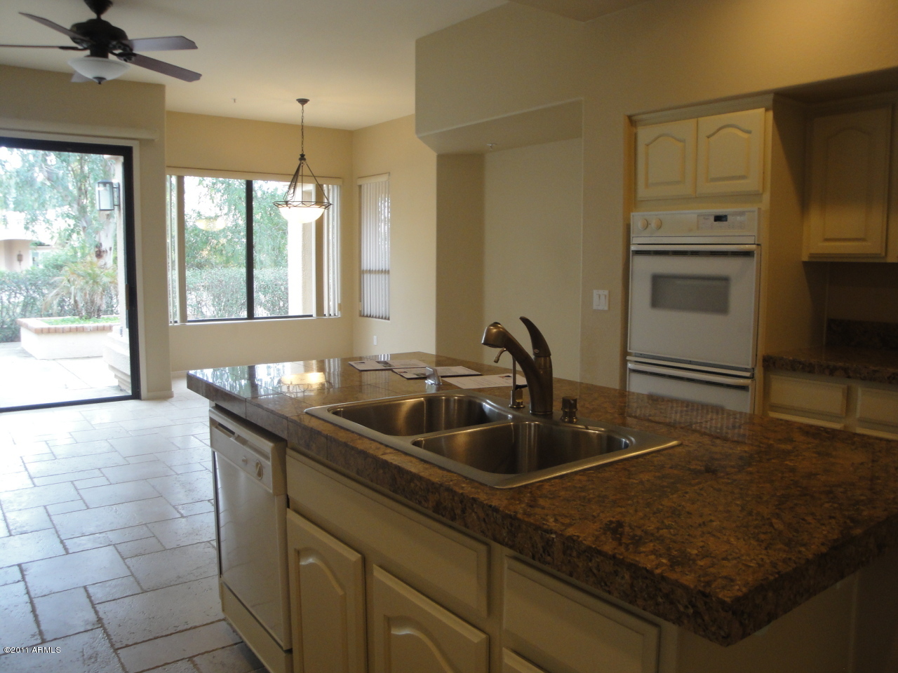 7525 East Gainey Ranch Road, Unit 111 Scottsdale, AZ 85258 - Photo 35 of 38 Granite Counters In Kitchen