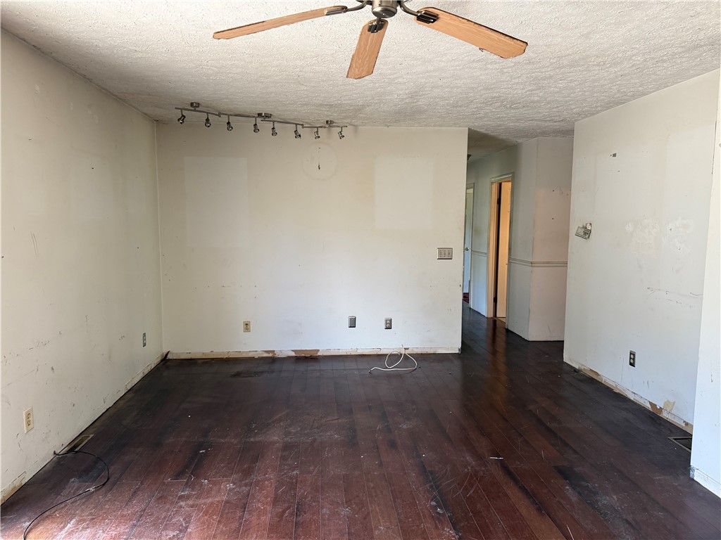 4265 South Holley Road Clarendon, NY 14470 - Photo 8 of 20 Dining Room /Living Room