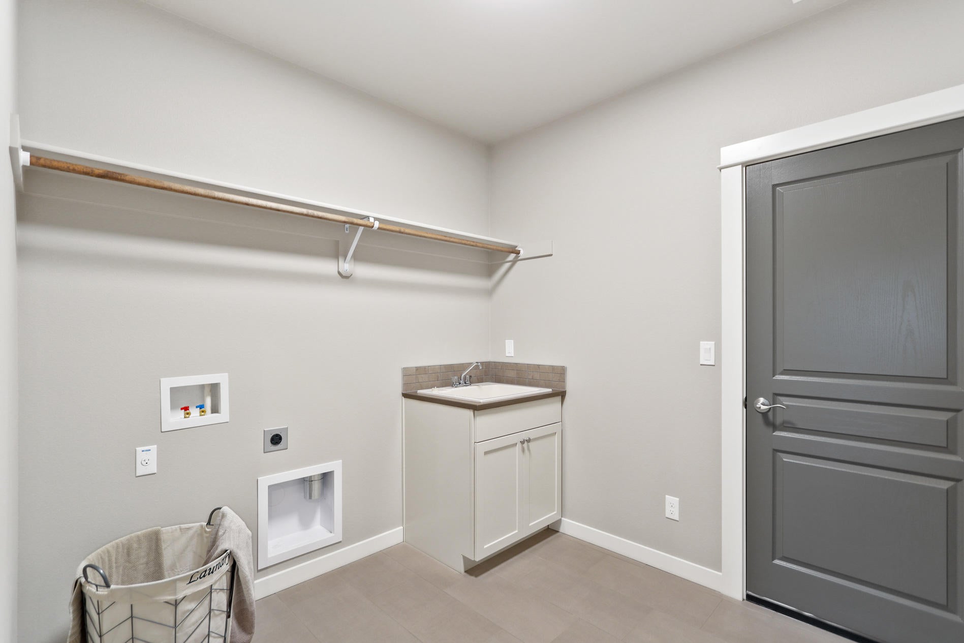 618 North Reed Street Sisters, OR 97759 - Photo 16 of 22 Orchard - Laundry Room