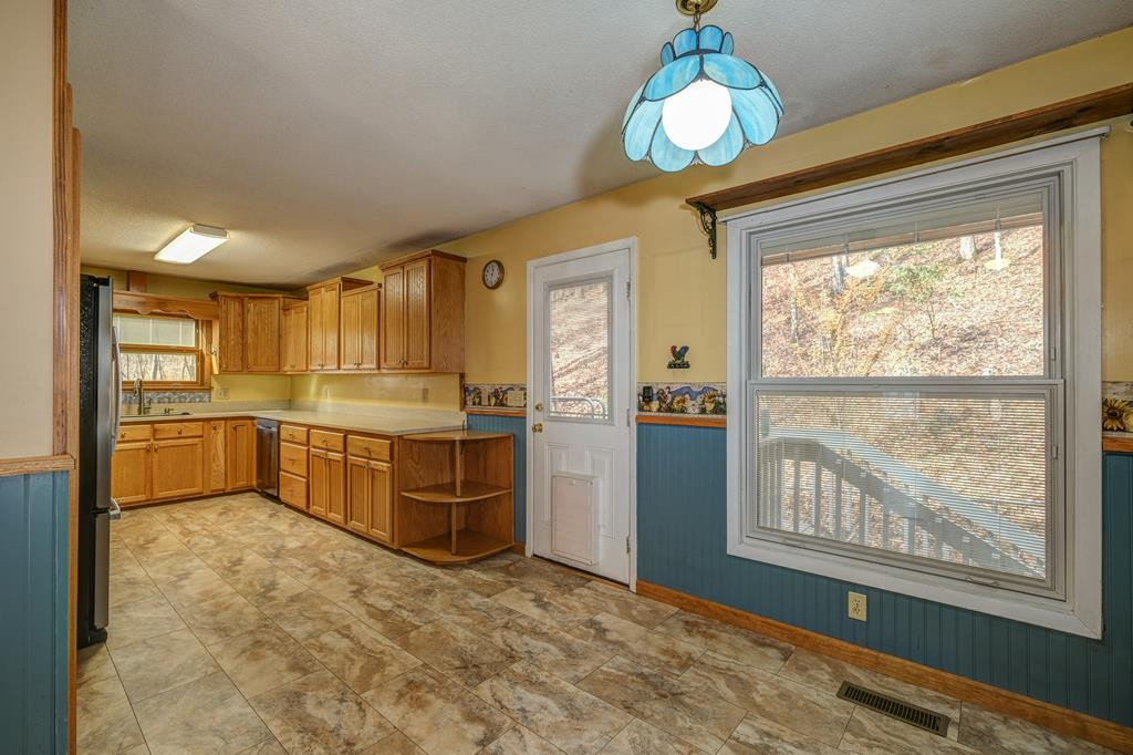 255 Thompson Hollow Road Murphy, NC 28906 - Photo 9 of 78 Gallery Image 9