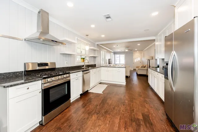 $273,000 | 423 Avenue East, Port Allen, LA 70767