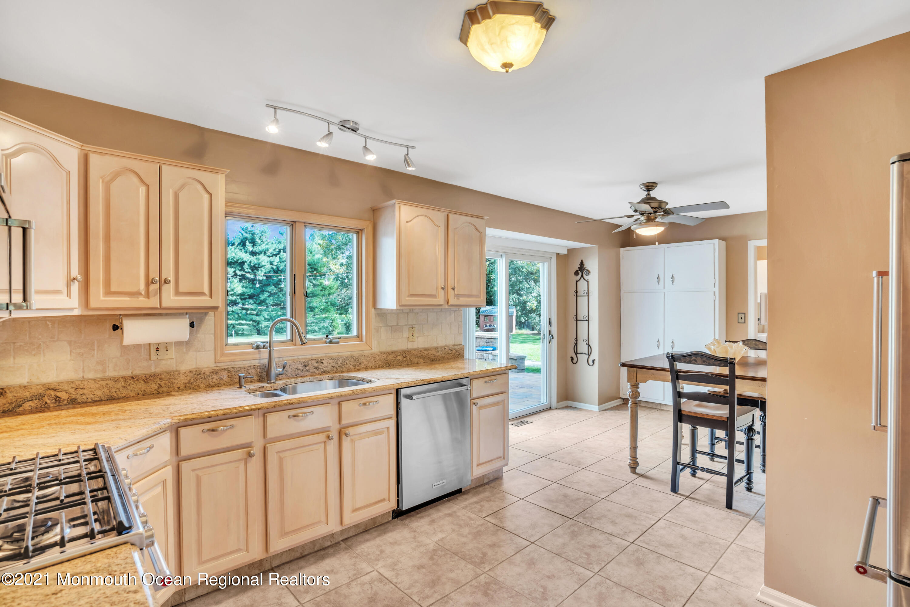 843 Nutswamp Road Red Bank, NJ 07701 - Photo 25 of 92 034_dsc09249