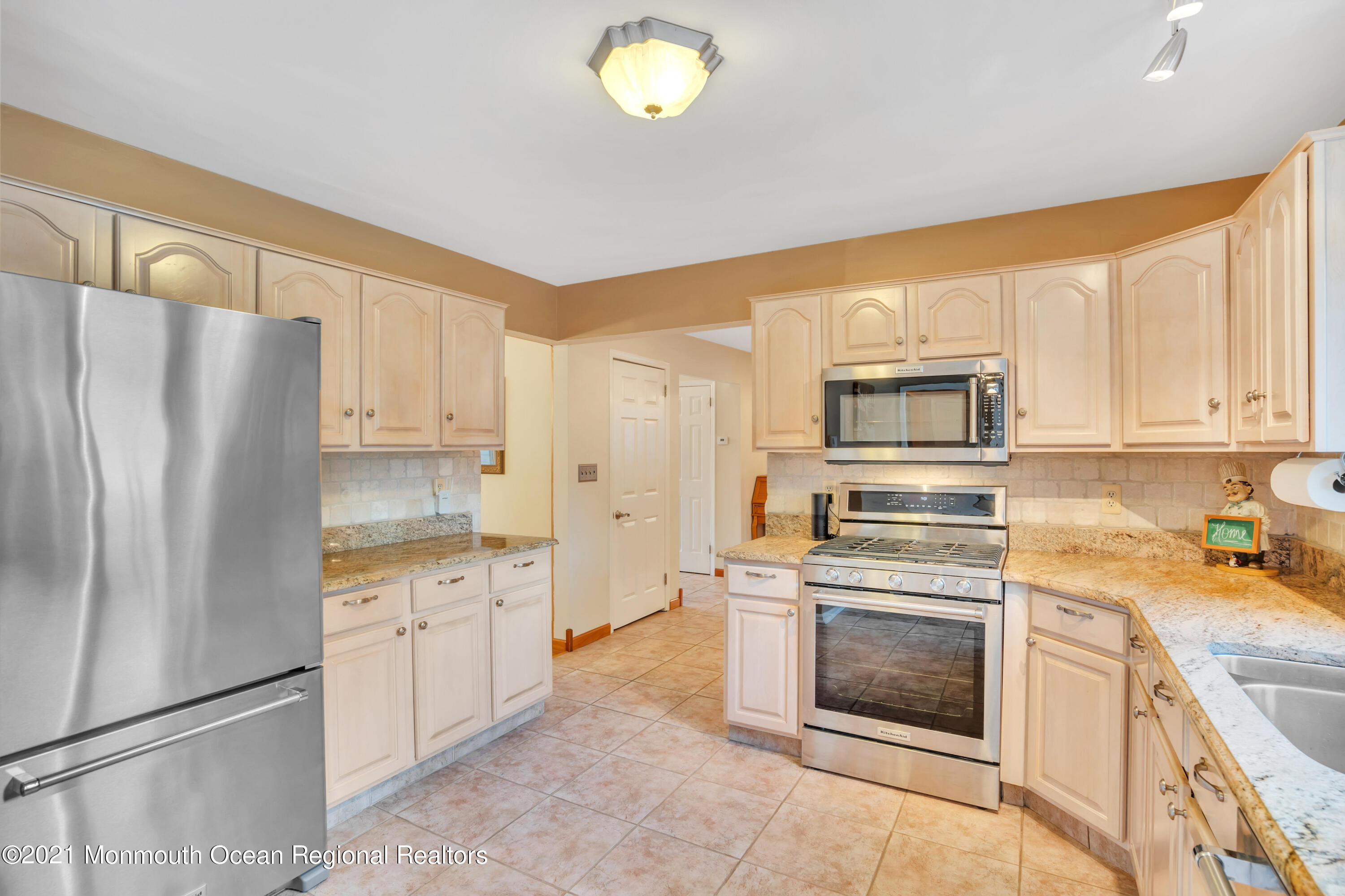 843 Nutswamp Road Red Bank, NJ 07701 - Photo 26 of 92 036_dsc09259