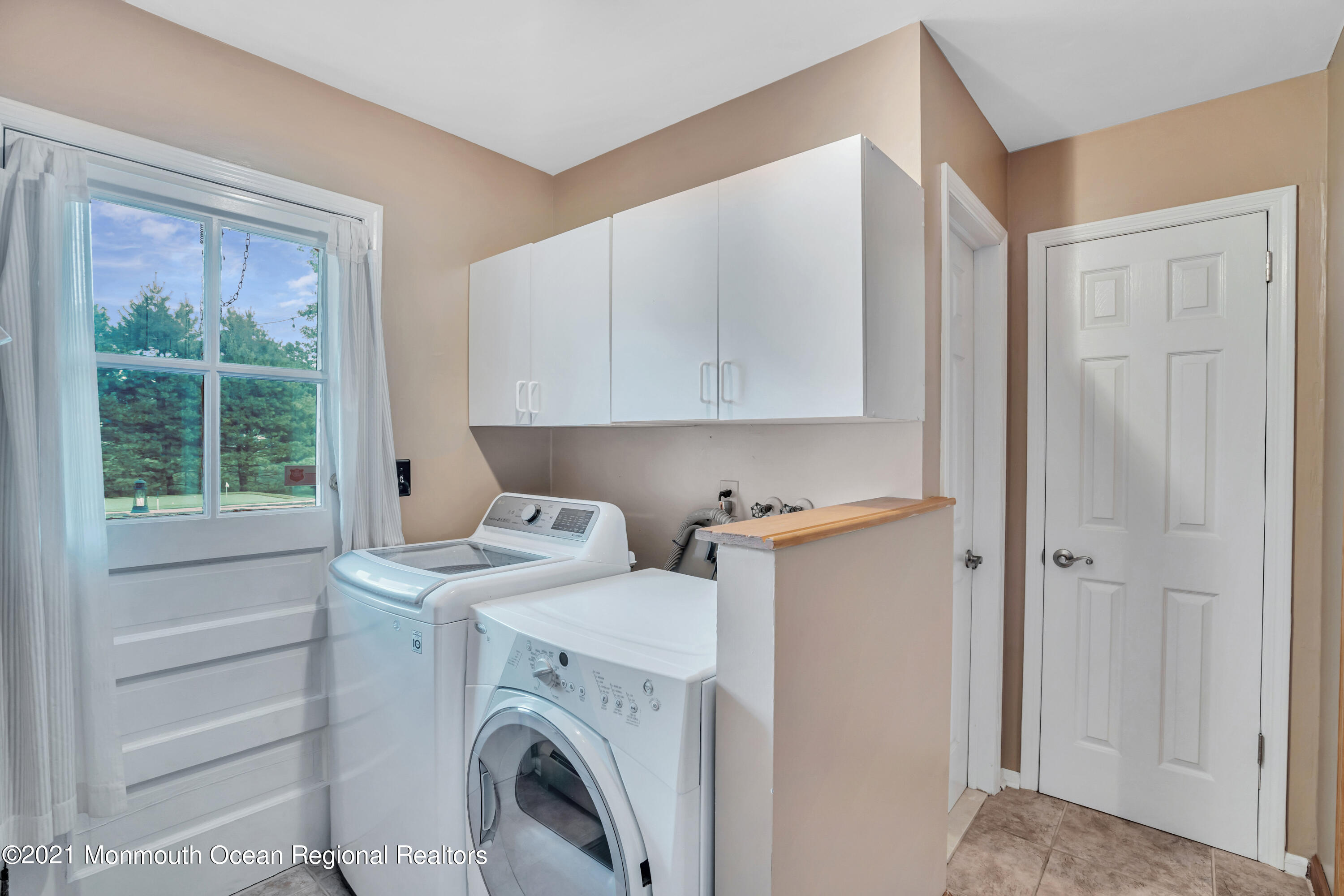 843 Nutswamp Road Red Bank, NJ 07701 - Photo 38 of 92 a utility room with dryer and washer