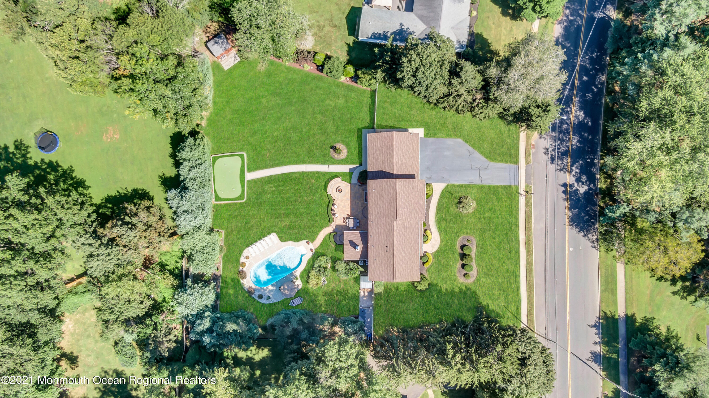 843 Nutswamp Road Red Bank, NJ 07701 - Photo 82 of 92 an aerial view of a house with a garden