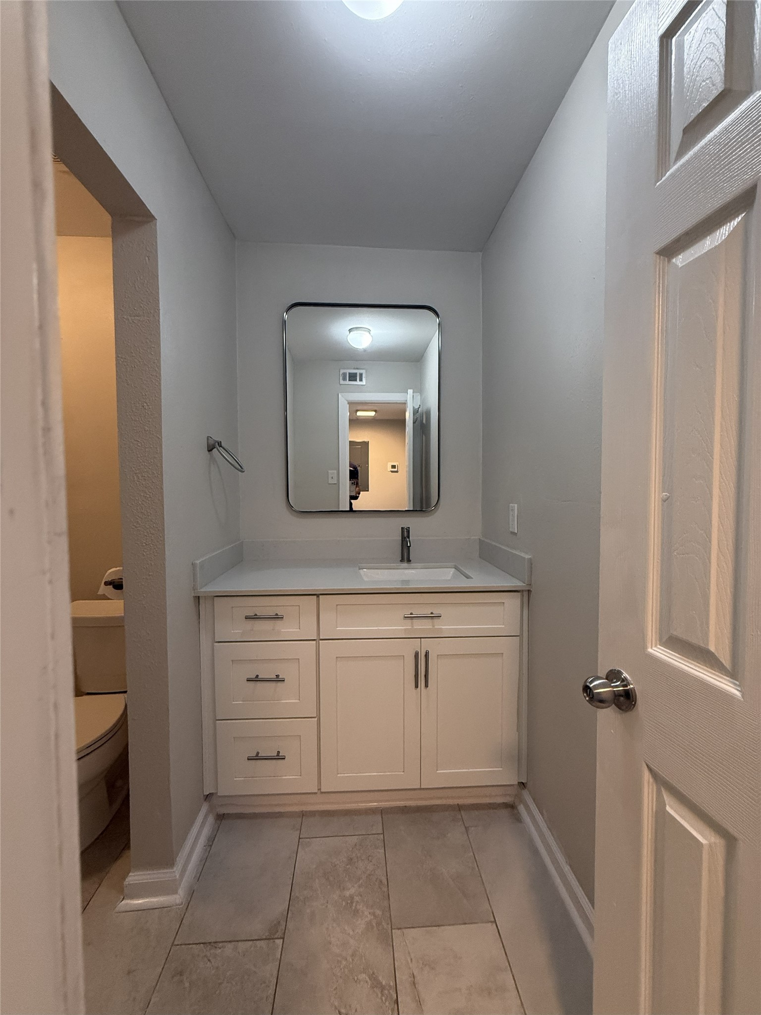 1824 Thonig Road, Unit 10 Houston, TX 77055 - Photo 13 of 17 a bathroom with a sink and a mirror
