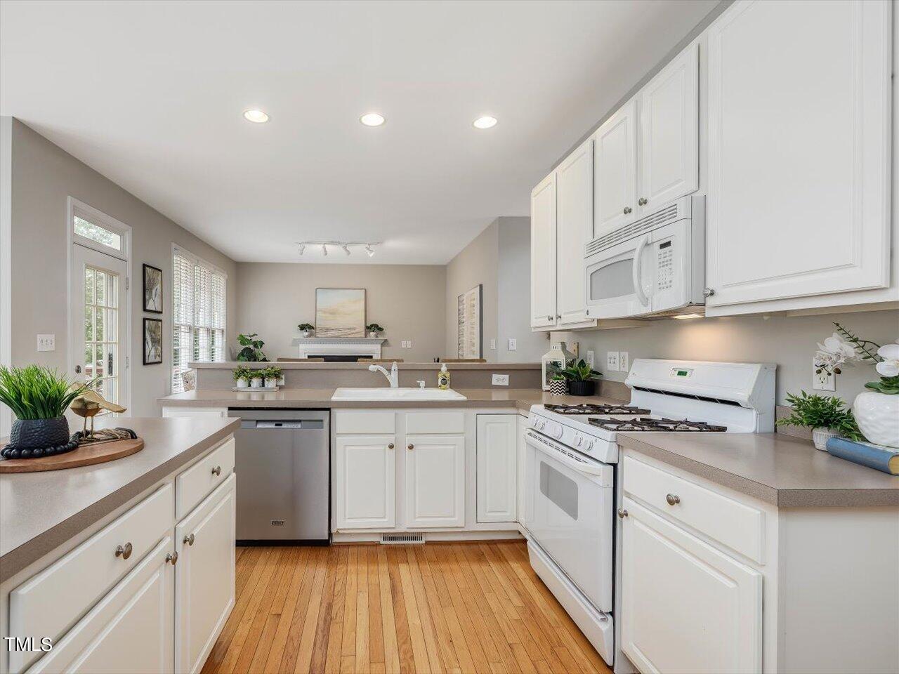 5804 Rustic Wood Lane Durham, NC 27713 - Photo 21 of 64 21-Kitchen