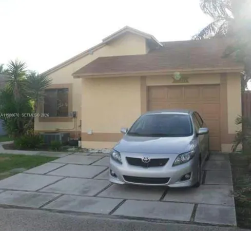 $3,250 | 1020 Southwest 111th Avenue, Pembroke Pines, FL 33025