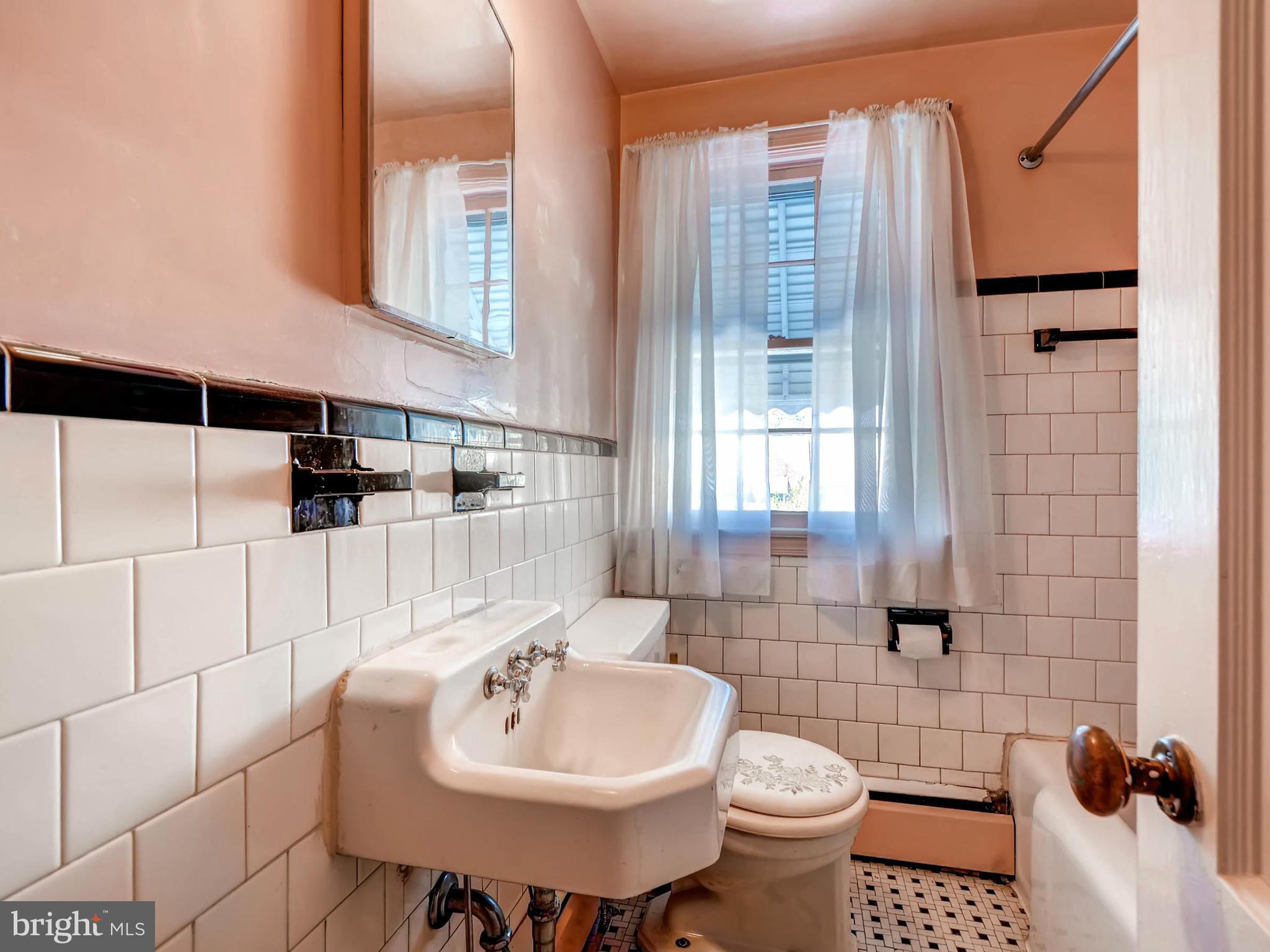 1809 Crestview Road Baltimore, MD 21239 - Photo 17 of 29 Full Bath