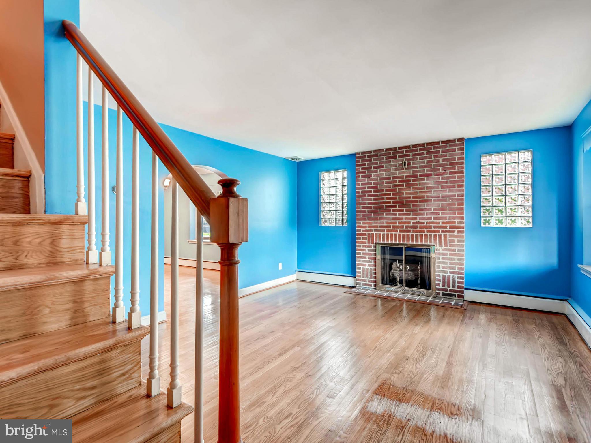 1809 Crestview Road Baltimore, MD 21239 - Photo 4 of 29 Large Living room