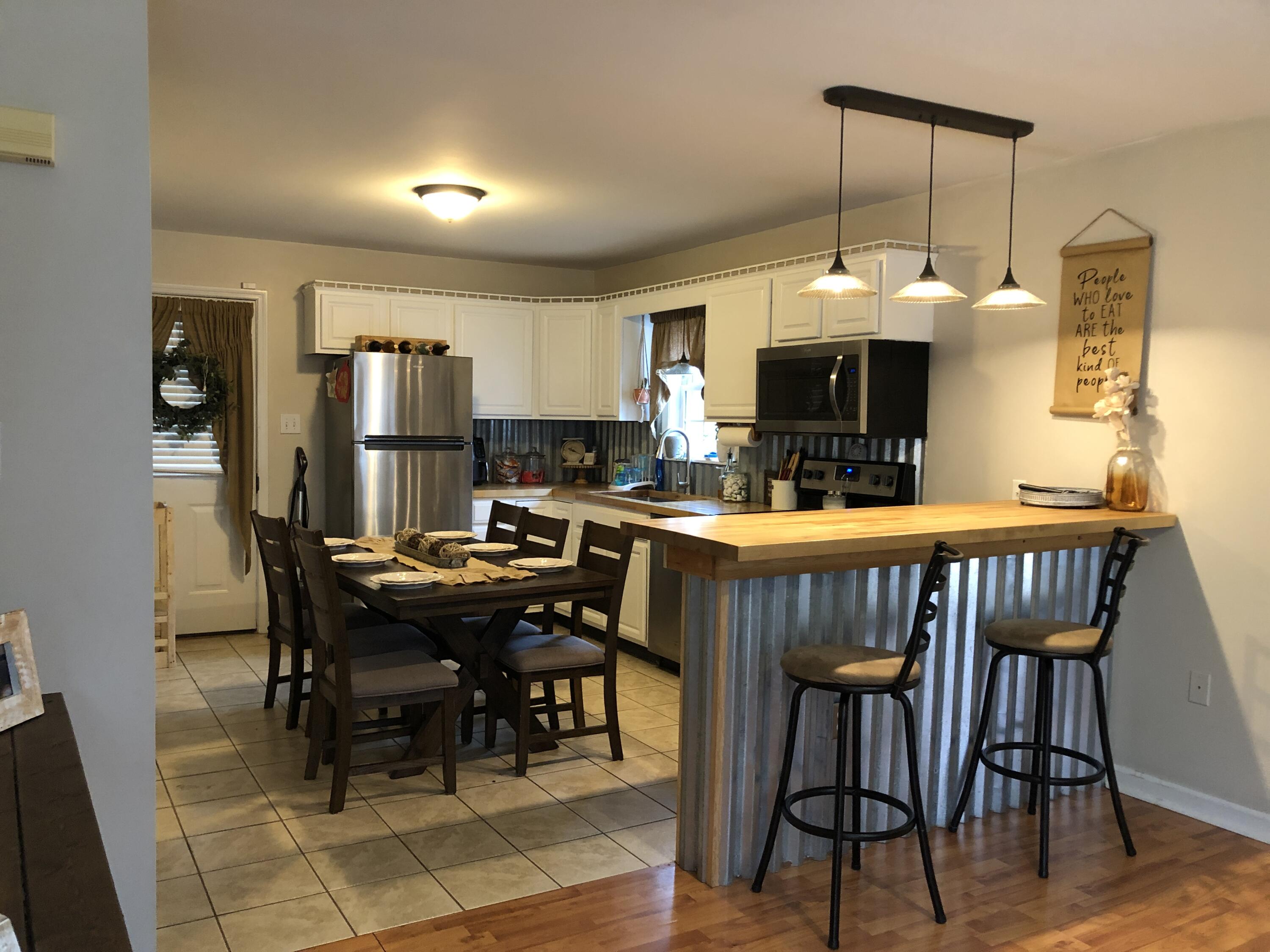 2620 Shull Road Northeast Roanoke, VA 24012 - Photo 13 of 49 Breakfast Area/Kitchen