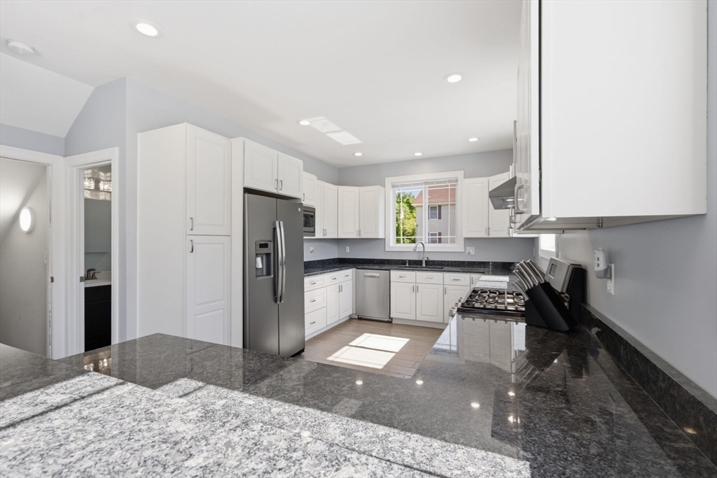 17 Russellville Road Westfield, MA 01085 - Photo 4 of 38