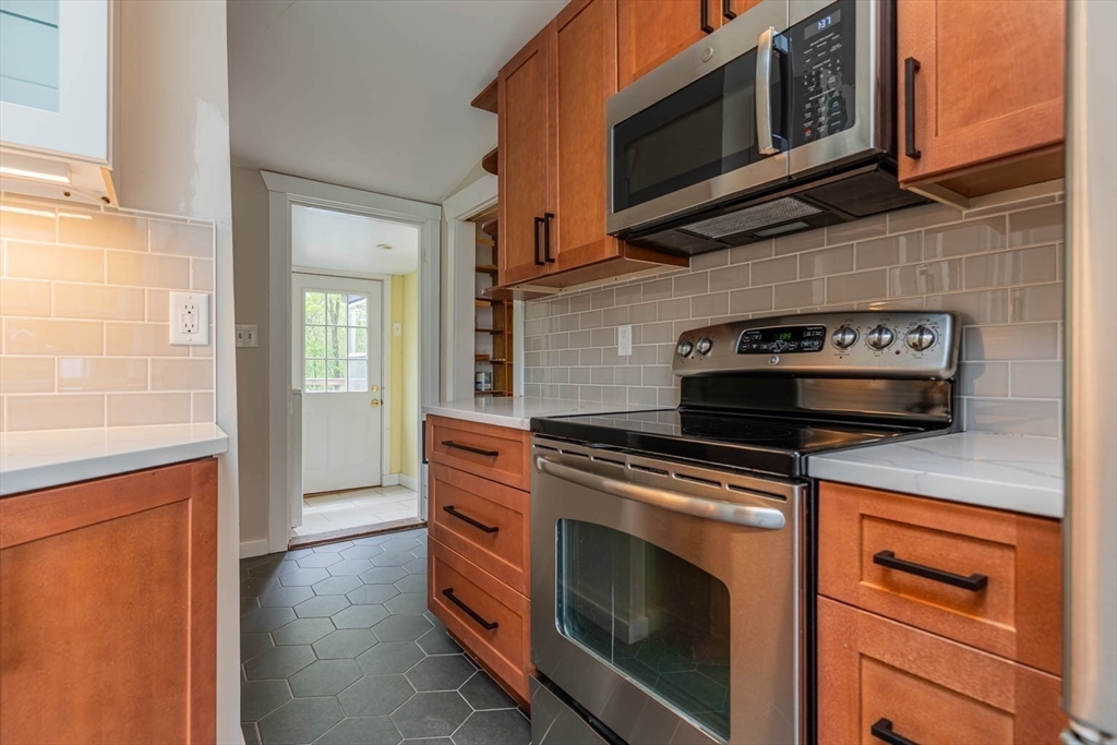 61 Brigham Road Worcester, MA 01609 - Photo 6 of 20 Gallery Image 6
