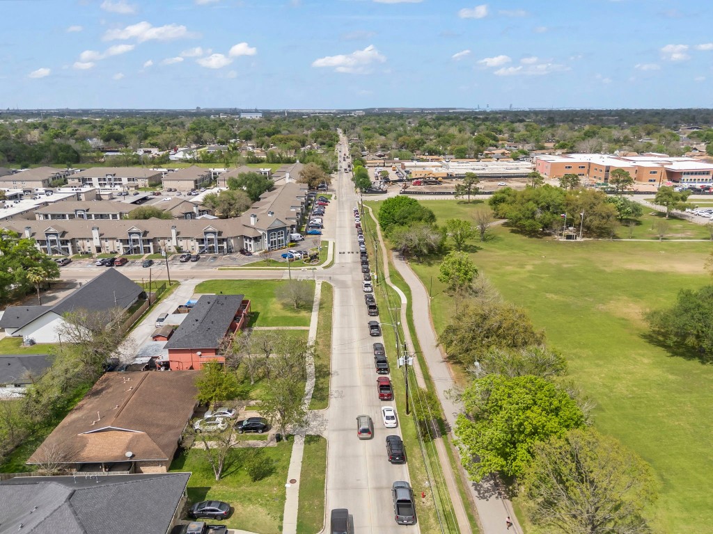 2816 Lafferty Road, Unit 4 Pasadena, TX 77502 - Photo 30 of 34 a view of a city with an ocean view