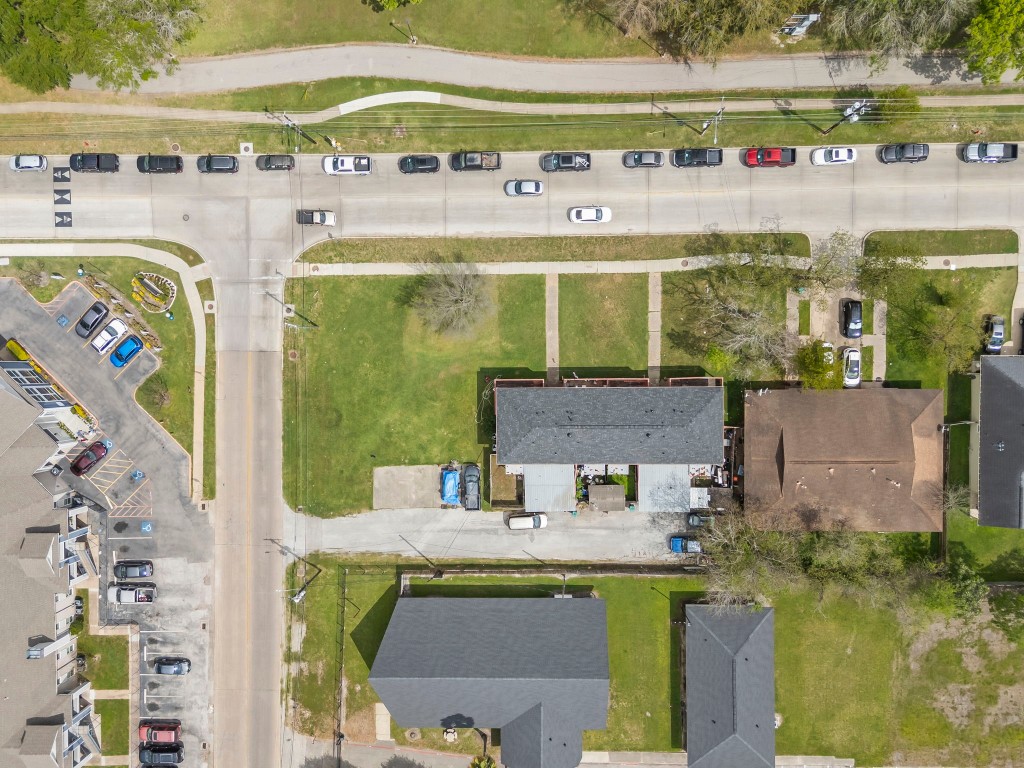 2816 Lafferty Road, Unit 4 Pasadena, TX 77502 - Photo 33 of 34 an aerial view of a house with swimming pool