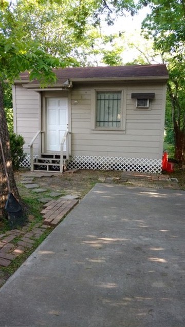 3402 Seabrook Street Houston, TX 77021 - Photo 17 of 18 a front view of a house with a yard