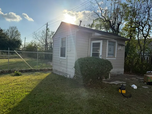 $1,395 | 3402 Seabrook Street, Houston, TX 77021