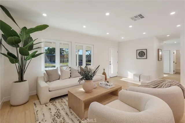 $1,150,000 | 2360 Fanwood Avenue, Long Beach, CA 90815