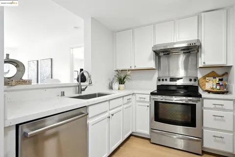 $568,000 | 555 10th Street, Unit 201, Oakland, CA 94607