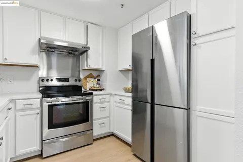 $568,000 | 555 10th Street, Unit 201, Oakland, CA 94607