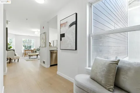 $568,000 | 555 10th Street, Unit 201, Oakland, CA 94607